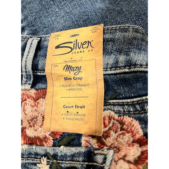 Silver Jeans NWT Women’s Mazy Slim Crop Size W:30 L:25 Embroidered Roses Denim - Picture 7 of 16
